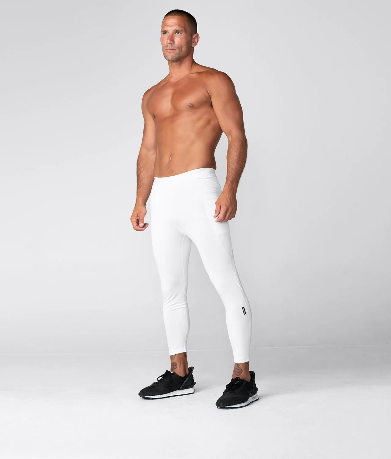 9500 . Compression Regular-Fit Pants - White