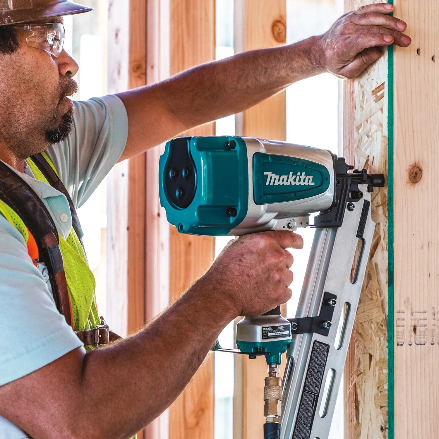 Makita (AN924-R) 21º Full Round Head 3-1/2" Framing Nailer (Factory Reconditioned)