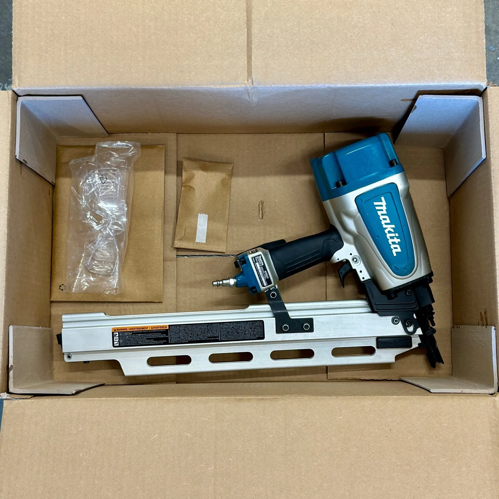 Makita (AN924-R) 21º Full Round Head 3-1/2" Framing Nailer (Factory Reconditioned)