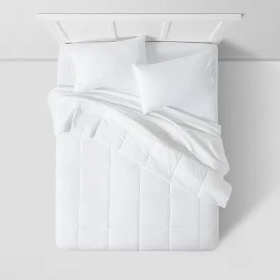 New - Full/Queen All Season Comforter Insert White - Room Essentials