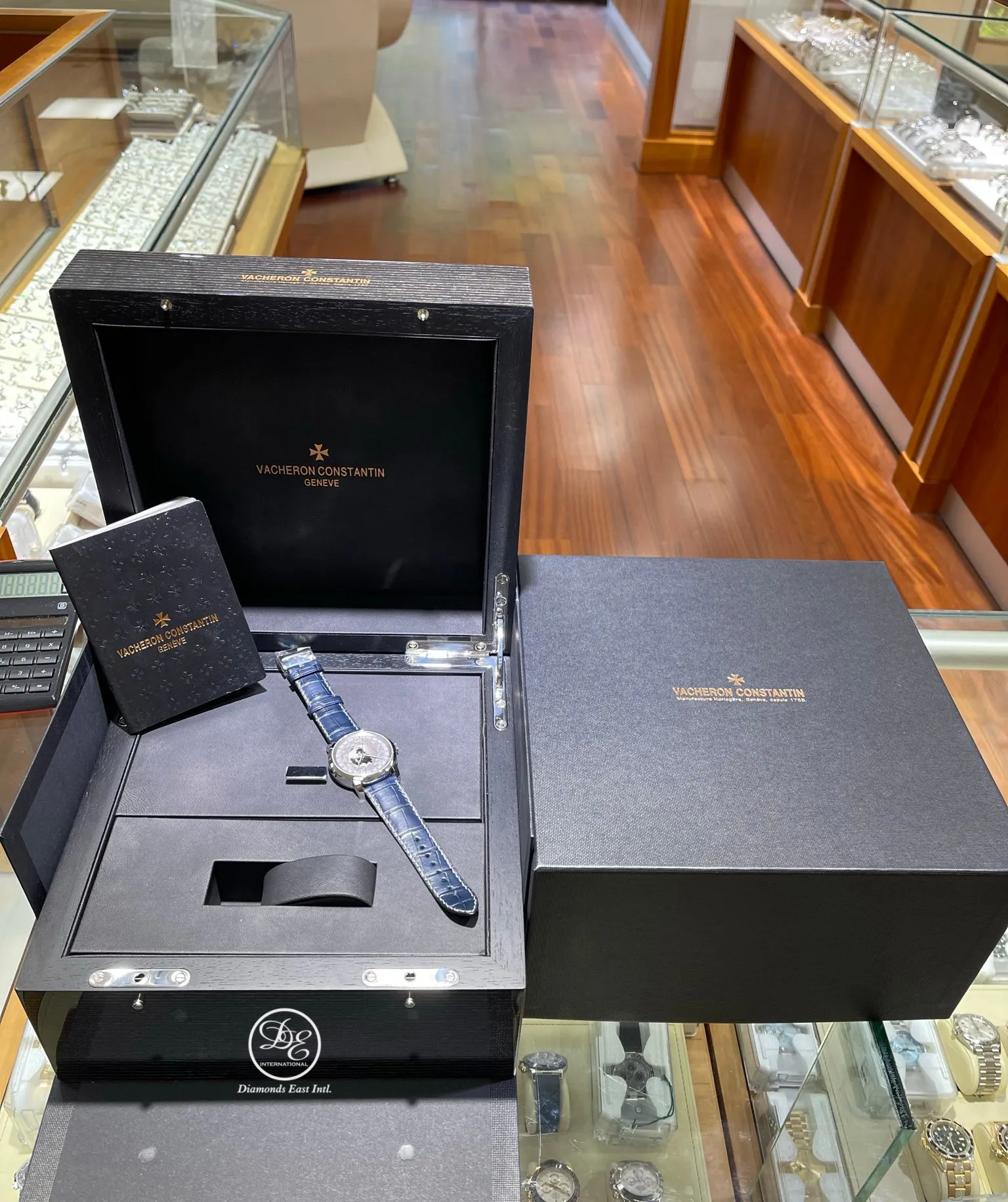 VACHERON CONSTANTIN Traditionnelle World Time Platinum LIMITED EDITION  86060/000p-9979 NEW